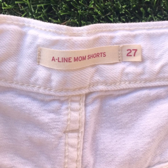 High Waisted Denim Shorts: Levi’s Mom Short (27) x AE Jean Cut-Off Shorts (2) - Picture 6 of 9